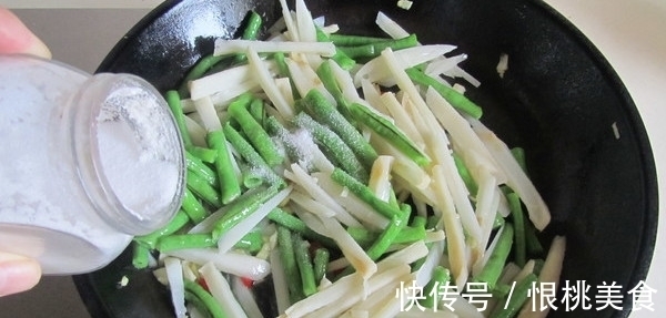 80%的人都不知道豆角和它是绝配,每天炒一盘,营养美味还排毒