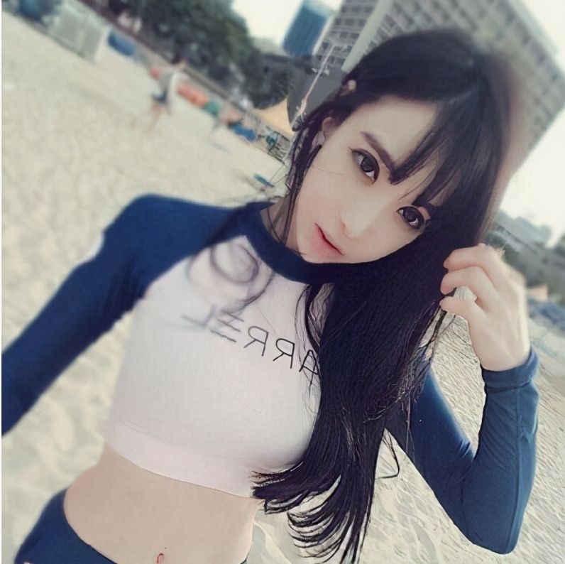  有型|街拍：俏丽光鲜的美女，身材有型性感精致有女人味