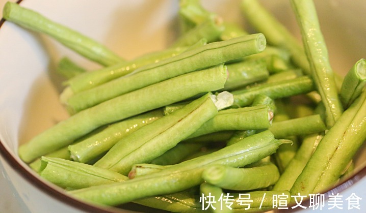 肉香|夏天,少吃肉多吃素,这菜吃起来比肉香,我家隔三差五非吃不可