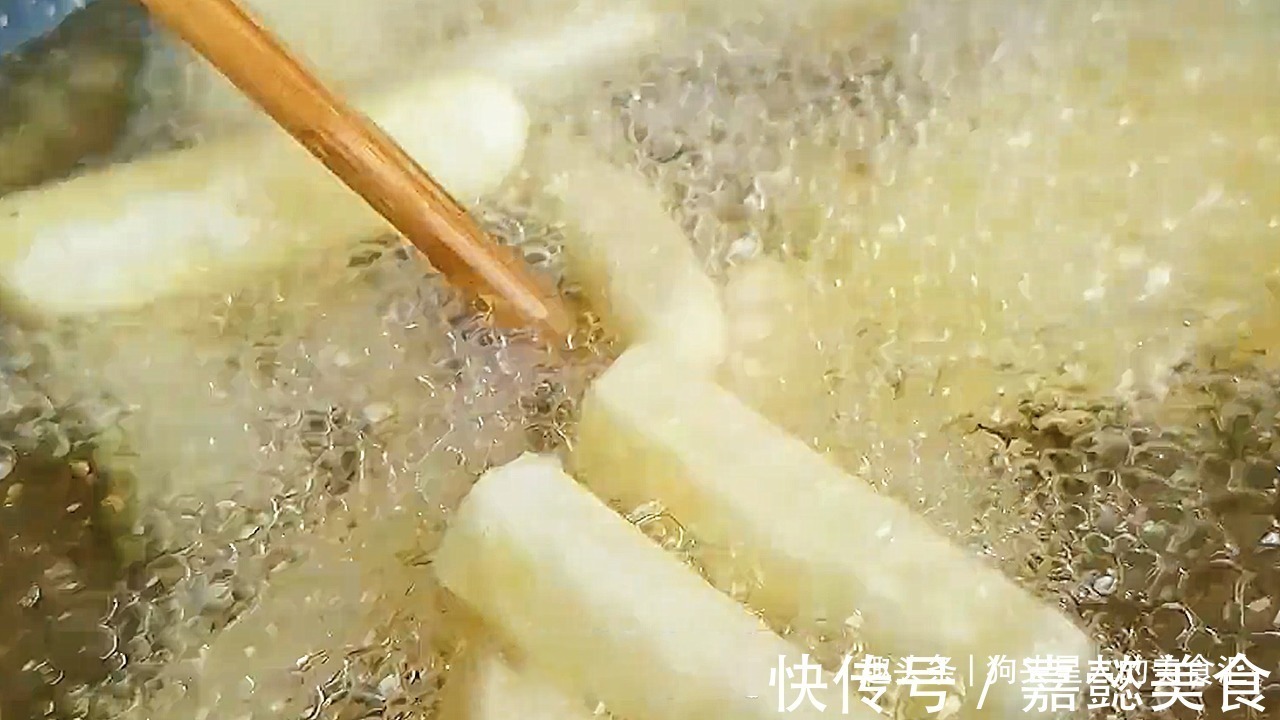 最近很火的土豆做法,店里卖12块钱,在家不到3块钱就能做,真香