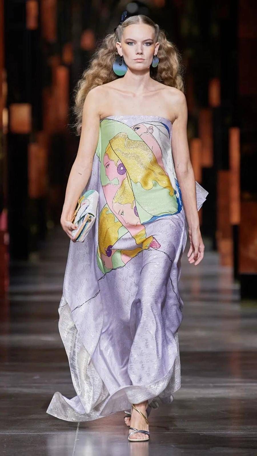 loewe|2022年最红的颜色，真的好穿吗？