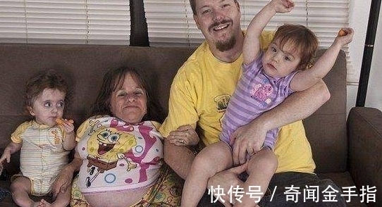 袖珍妈妈|美国身高70厘米的袖珍妈妈,身体肿如气球,如今俩孩子