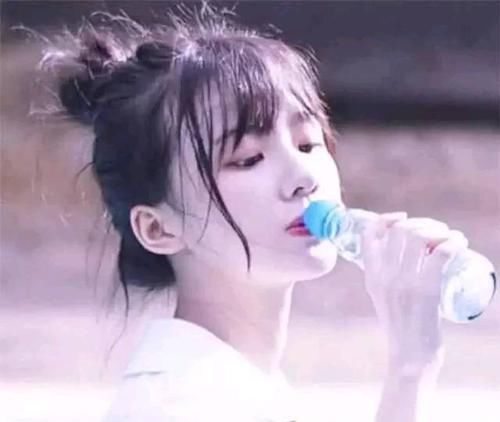 五官不好看的女生,常做3个动作,颜值一路“猛增”逆袭变女神