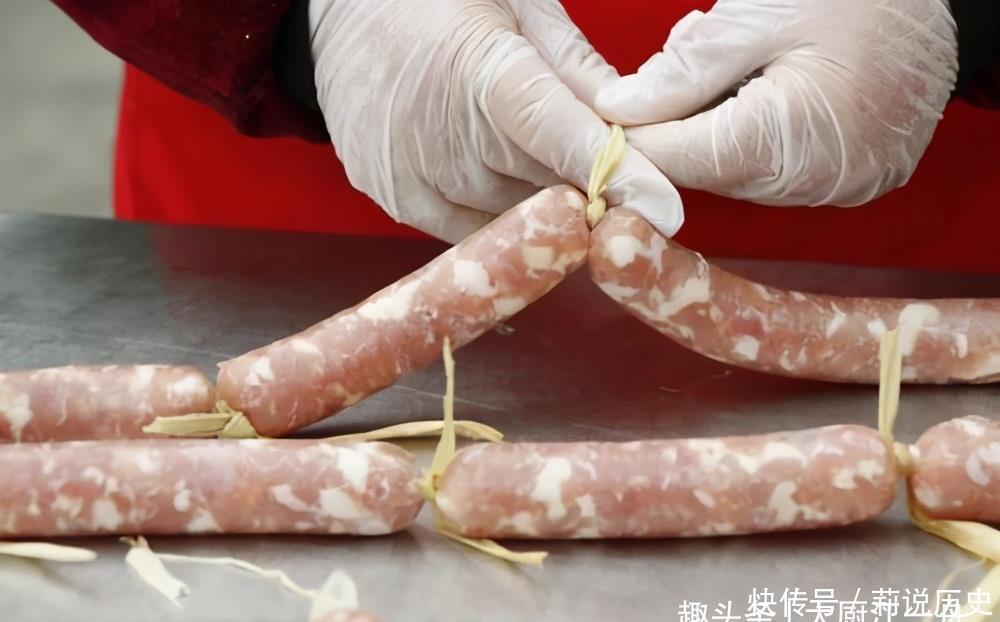接下来|天冷啦,大厨教你在家做手工灌肠,口感甜辣,学会不怕冬天没菜吃