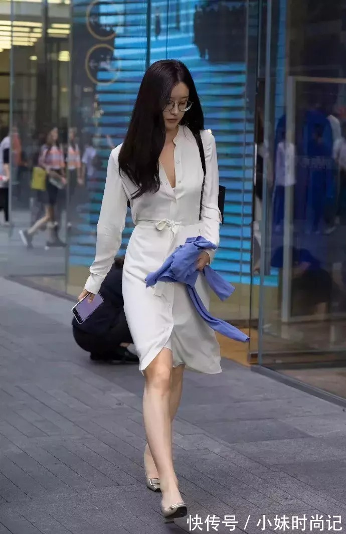 穿搭|女性搭配高跟鞋,展现出青春的气息