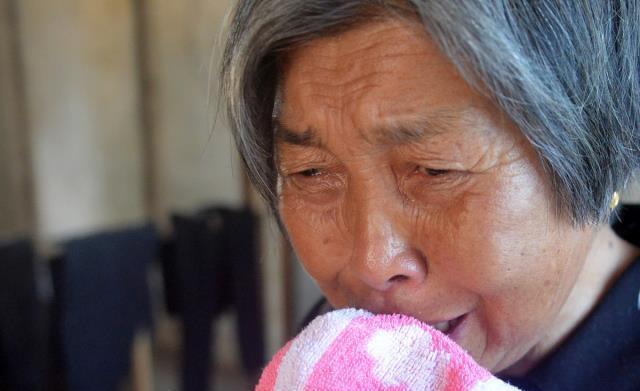 买房|给女儿买房,结果女婿父母先搬进去养老:心疼女儿,却便宜了亲家