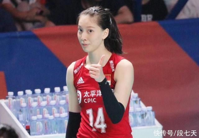 偶像|中国女排偶像多,郑益昕是其中佼佼者,穿汉服拍照实在太美