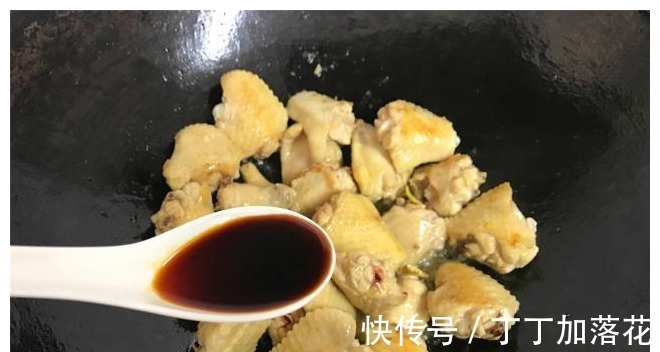 醇香|教你鸡翅的特色做法,醇香浓郁,鲜美嫩滑,比可乐鸡翅好吃10倍!