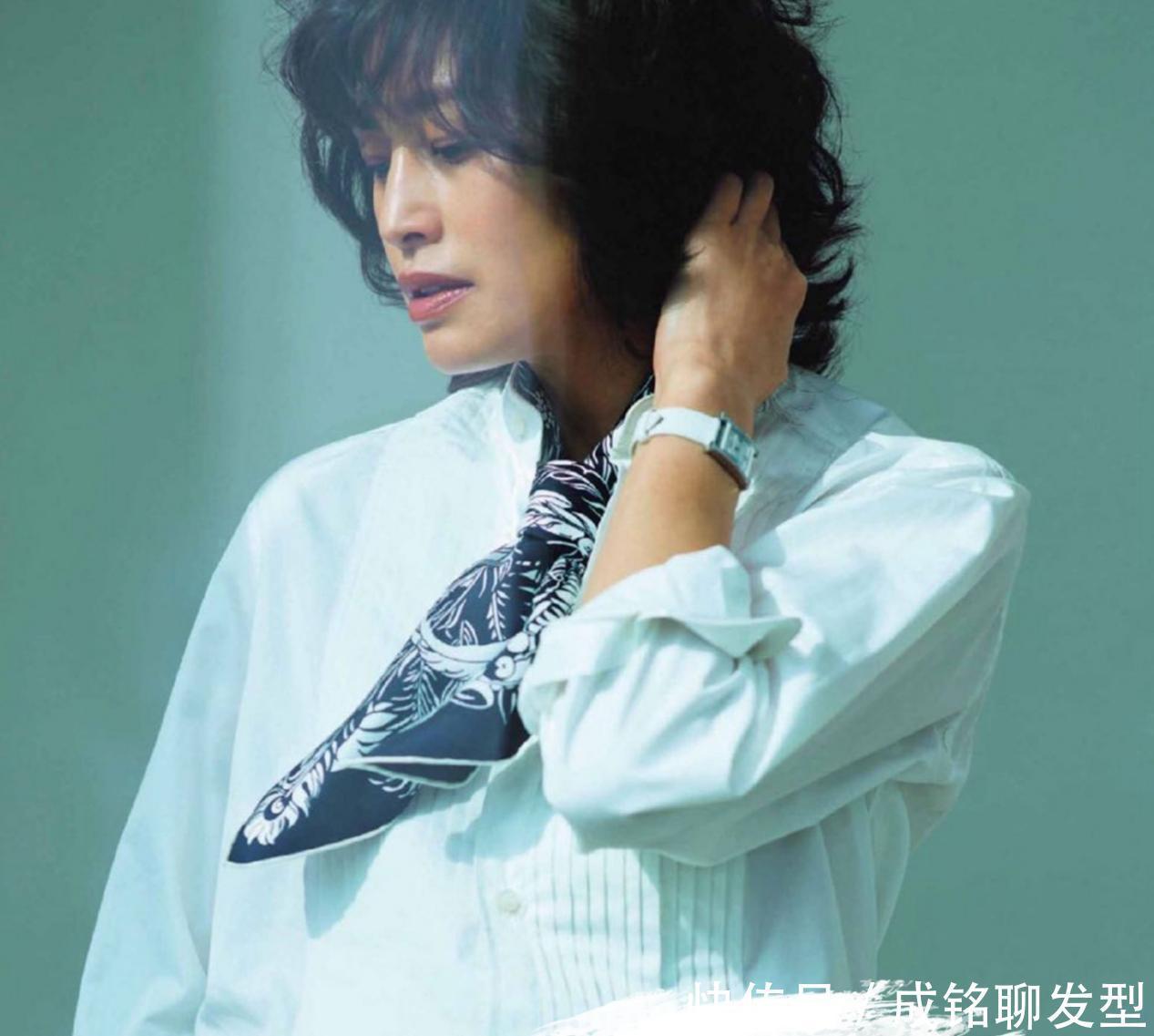 女人|女人穿衣要“显贵”，怎么能缺少这几个装饰，精致又能增加时尚感