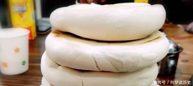 西安藏在回民街30多年的水盆羊肉,有人早上4点起床,来喝头汤