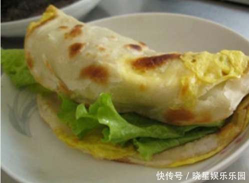 早餐来一个自制鸡蛋灌饼,营养又美味,方法简单,15分钟搞定