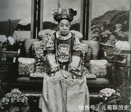 修脚|清朝罕见老照片:穷人街头修脚,第二张的土枪让人吃惊!