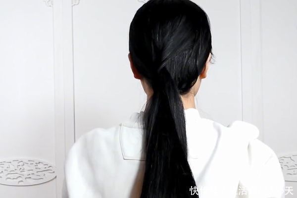 不会绑头发的“有救”了,不用一根橡皮筋,头发绑得?好看又结实