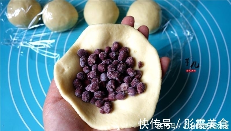 酵母|红豆别熬粥了,和面团里一蒸,暄软香甜比面包还好吃,家人吃不够