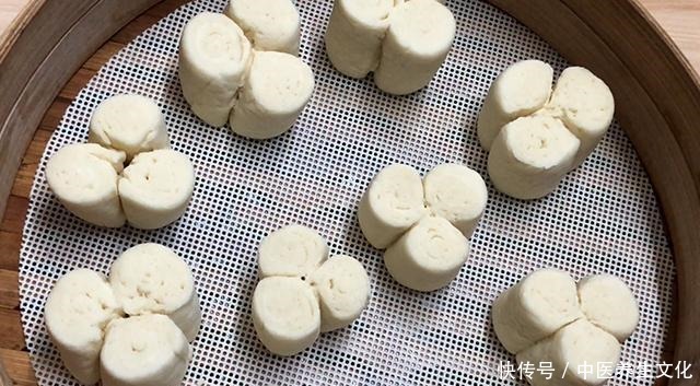 教你做奶香开花馒头,一擀一卷,口感劲道,简单可行,孩子很爱吃