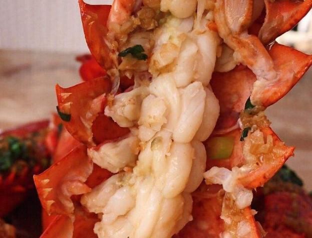 切开|男子上拼多多买“大虾”,5只花了399元,切开后:这肉认真的?