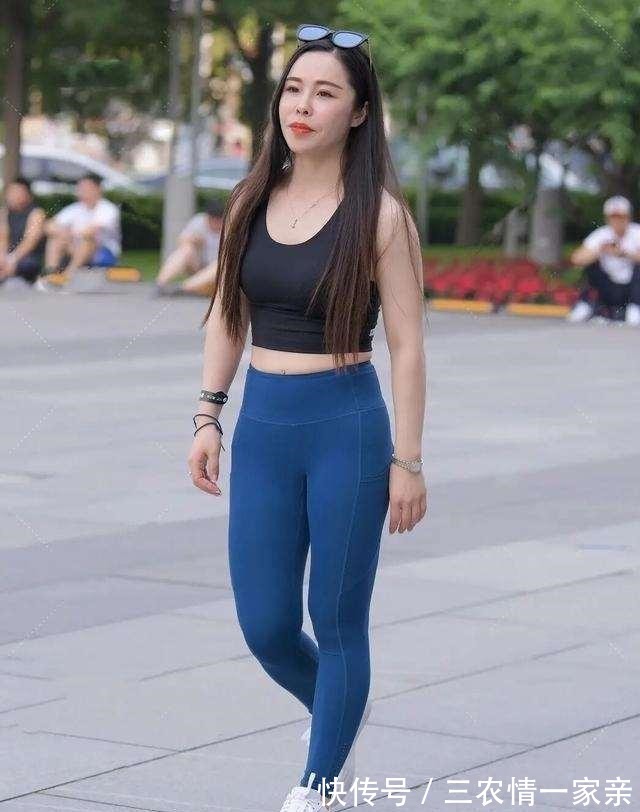 瑜伽裤 精致的印花瑜伽裤穿搭,装扮才能显得优雅精致,搭配得好!