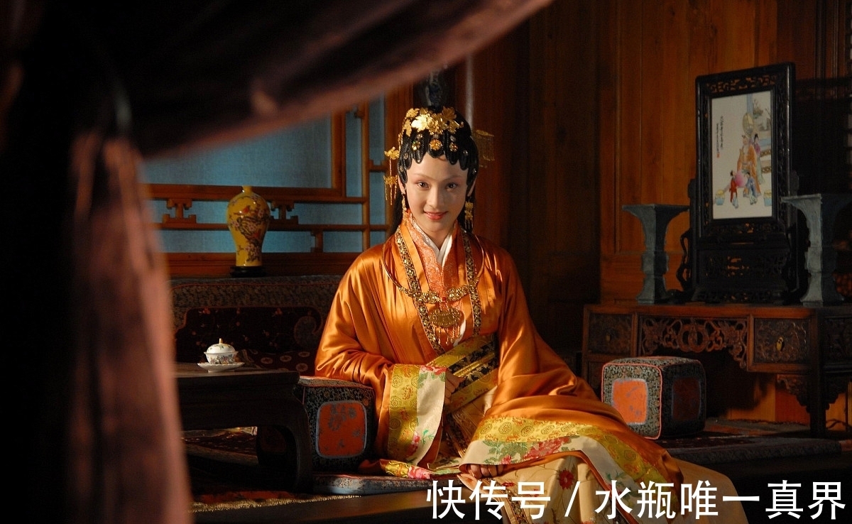 薛姨妈@薛宝钗被宝玉遗弃后过得有多苦?寄人篱下,半夜干活,苦不堪言