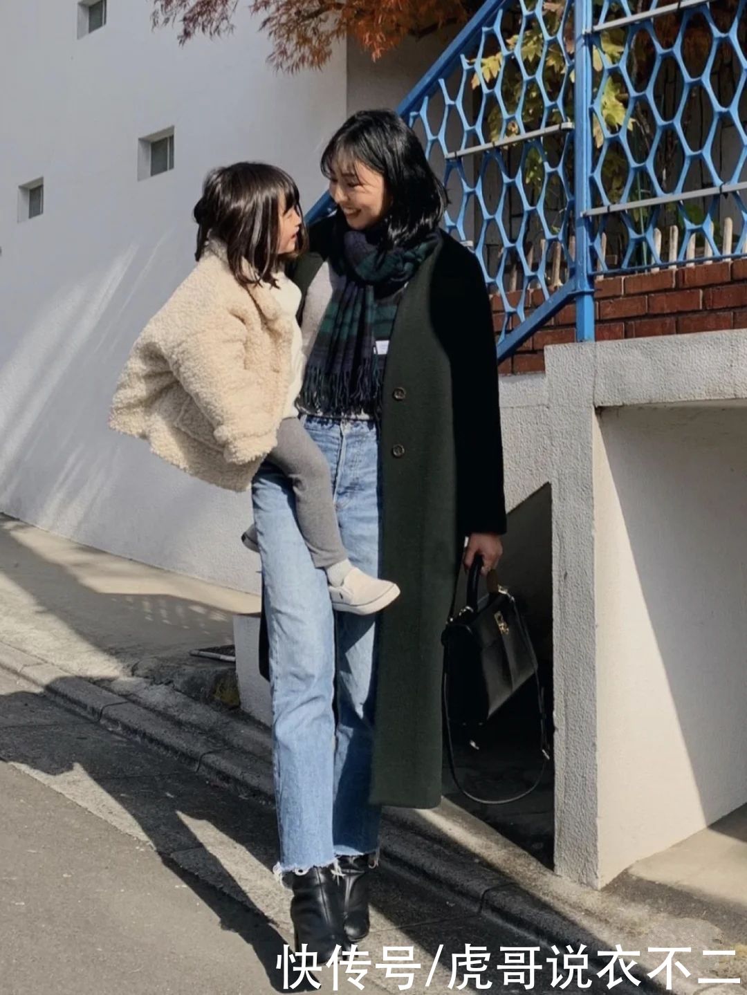 日本圆脸宝妈真会穿，冬装时尚实用又显瘦，带娃也能貌美如花