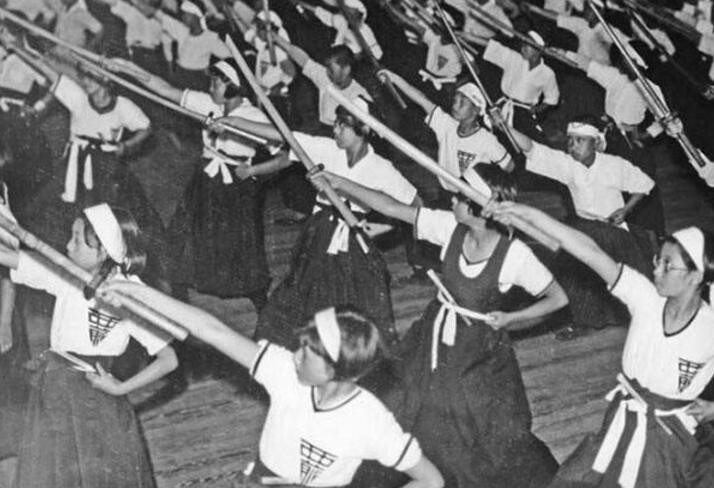 日本|二战时的日本军国主义教育:国内全民皆兵,连学生也深受其害