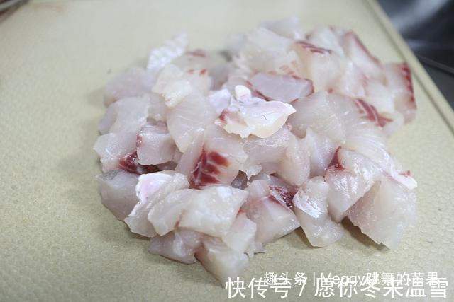 花23元买了一条鱼，做了4道菜发到朋友圈，纷纷点赞不服不成