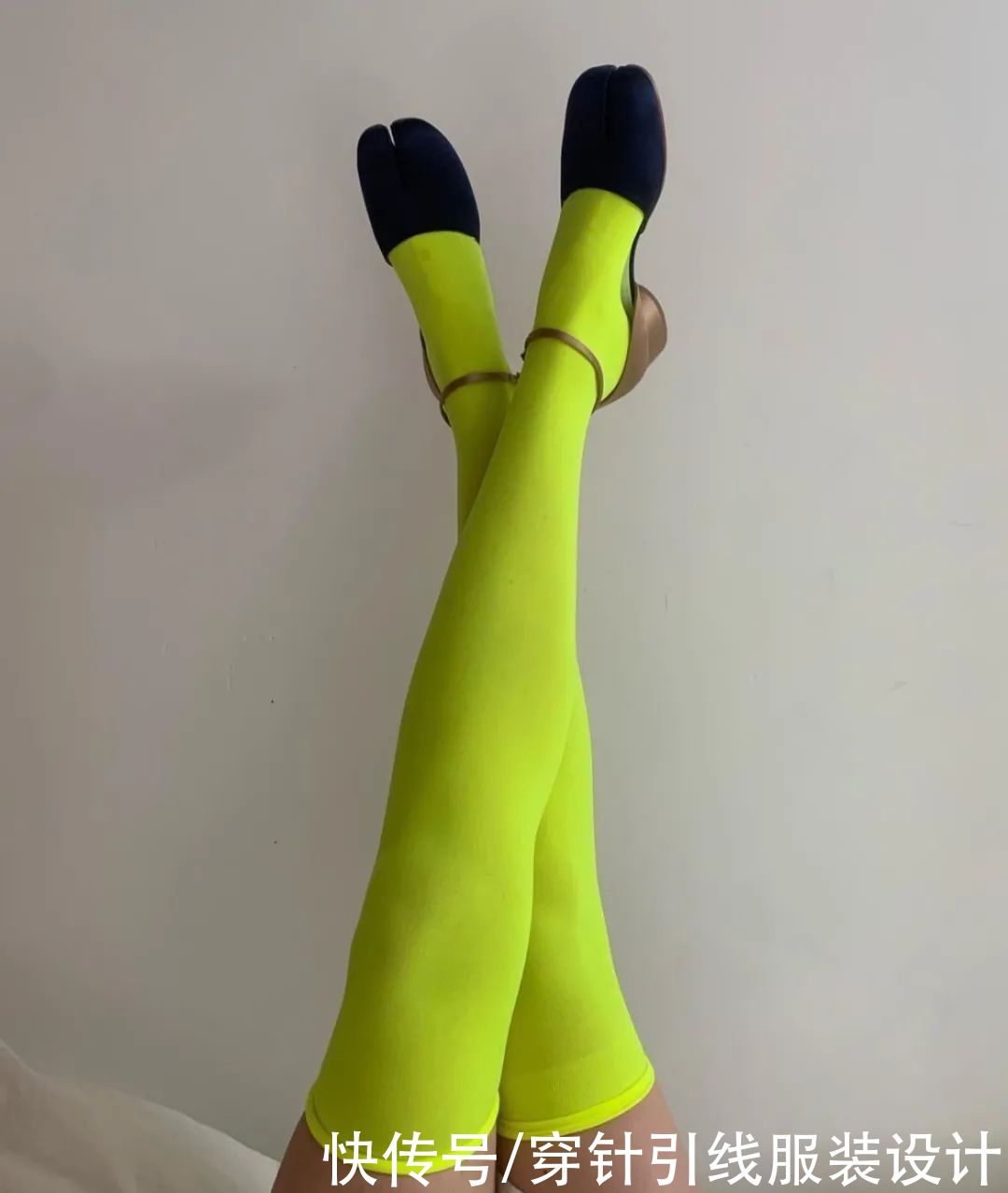 别忽略袜子这个小细节,它能让你时髦翻倍