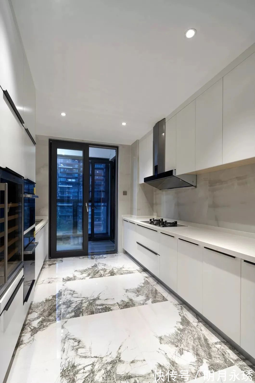 床尾凳|246㎡现代大平层,简约大方的空间,时尚优雅的布置,高级档次