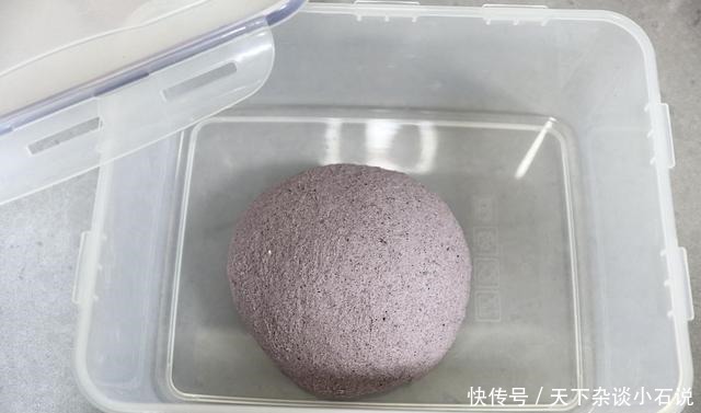 只用4种材料做欧包,口感颜值招人爱,外脆内软微咸,都能开店了