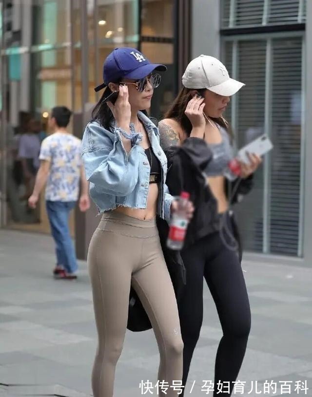 牛仔裤 打底裤打造街头美感,凸显自信女性形象,好看又文艺!