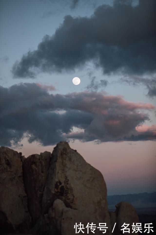 才女薛涛很著名的一首诗,登高楼看天下,短短28字豪迈胜过男儿