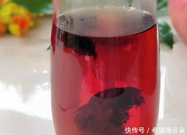 春天宜食甘，紅棗放到鍋里炒一炒，每天一粒堅持食用好處多！