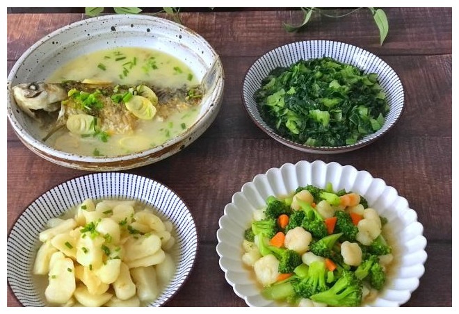 三口之家的周末午餐,4道菜,成本不到50元,比快餐营养还便宜