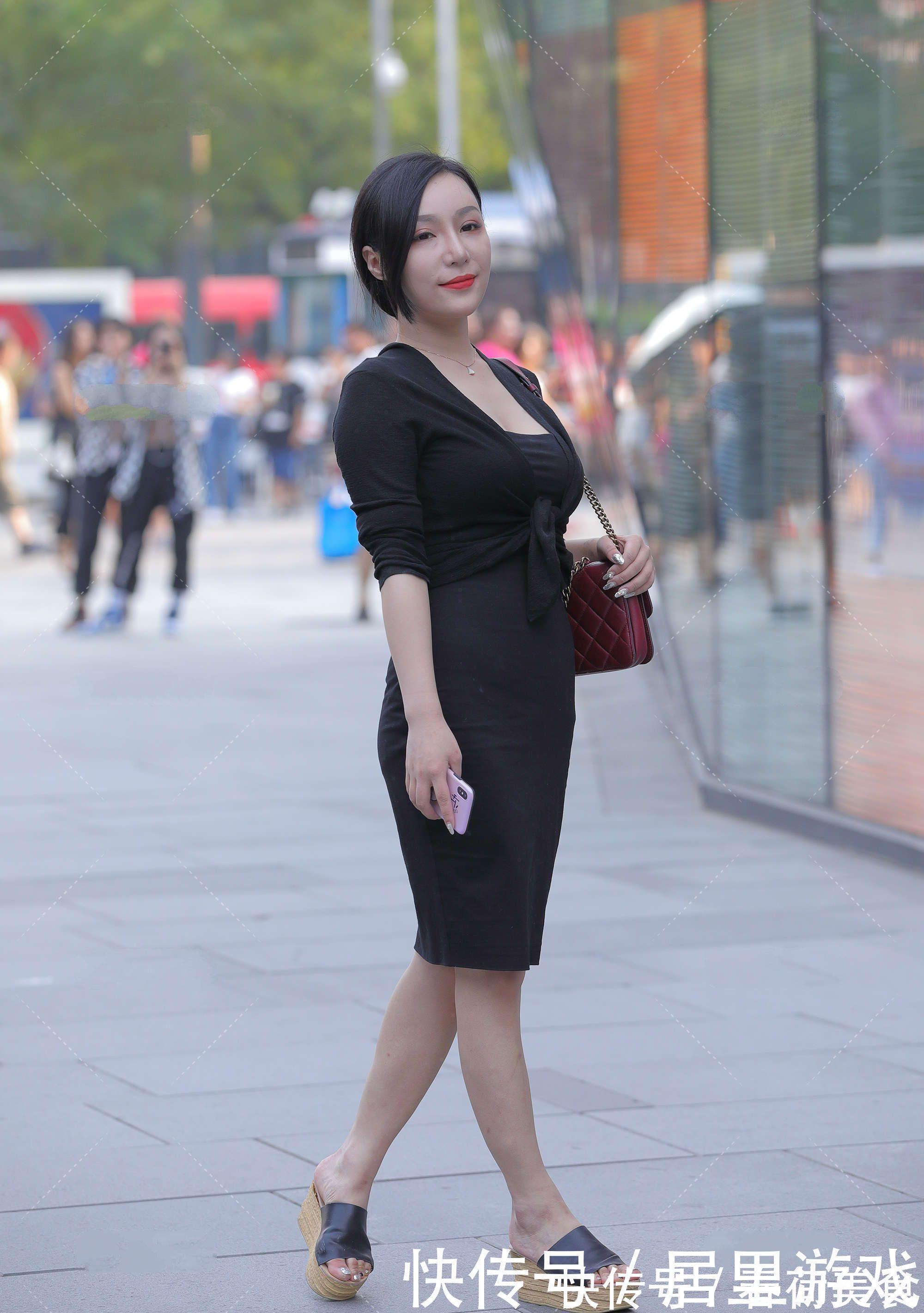 黑色|不知道穿什么衣服显成熟？黑色连衣裙凸显成熟稳重