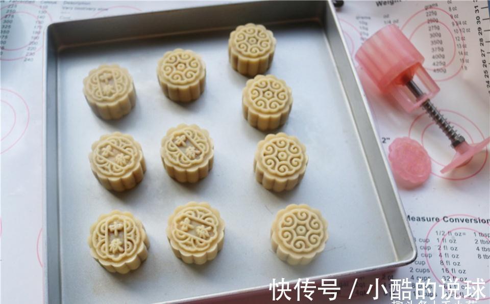 咬掉|烤了一盘黑暗月饼，儿子一口咬掉半个，表情瞬间亮了