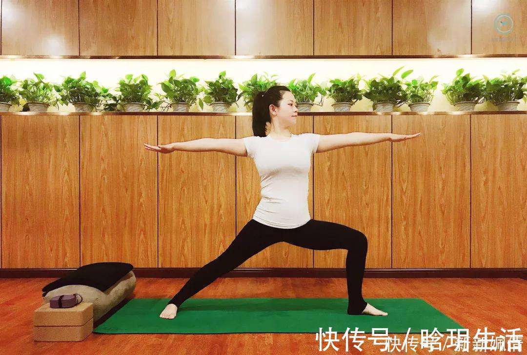 三胞胎|丹麦妈妈怀上三胞胎,产后肚皮却“收不回去”,看完照片感同身受