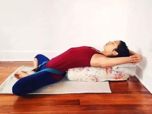 双腿|墙壁才是最好的瑜伽老师,初学者必知!