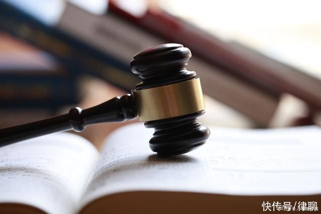 女士|一女士为儿子举办婚礼,高价请婚庆双机位跟拍婚礼竟变手机拍!