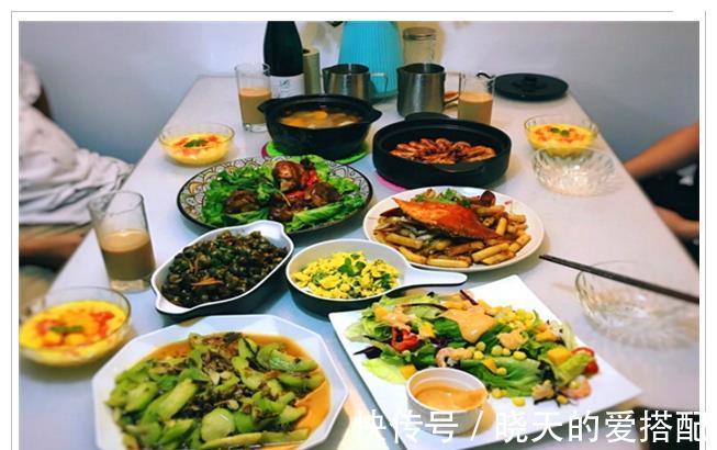 沙拉|上海闺蜜邀请我去做客，当天她亲自下厨做一桌菜，饭后不想要我走