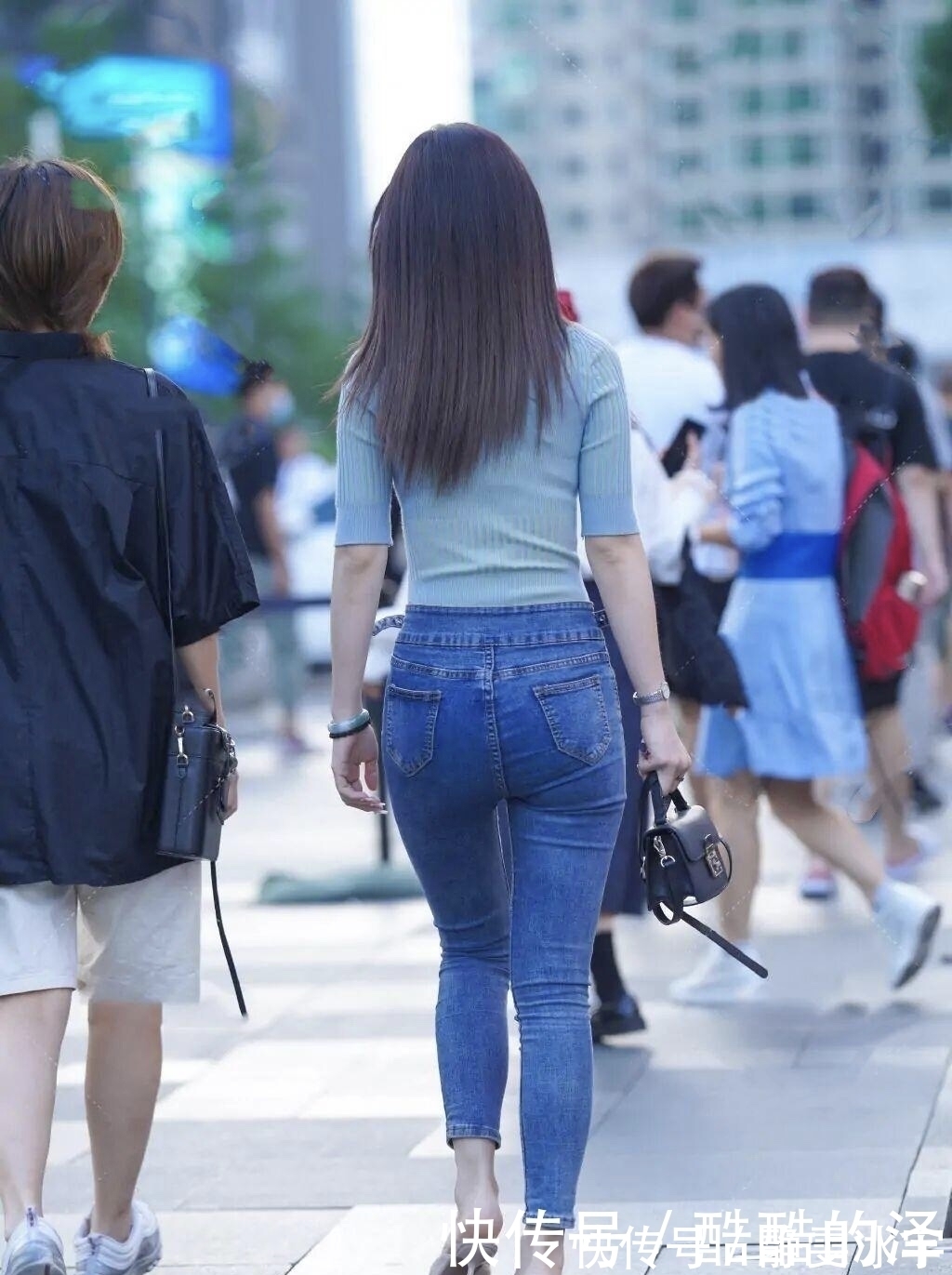 t恤|“腿粗胯大”别不当回事,一旦穿搭失望,可能让你后悔莫及