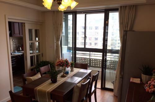 卫生间|媳妇装新房，卫生间砌“半墙”，阳台成“绿森林”，被邻居赞爆了