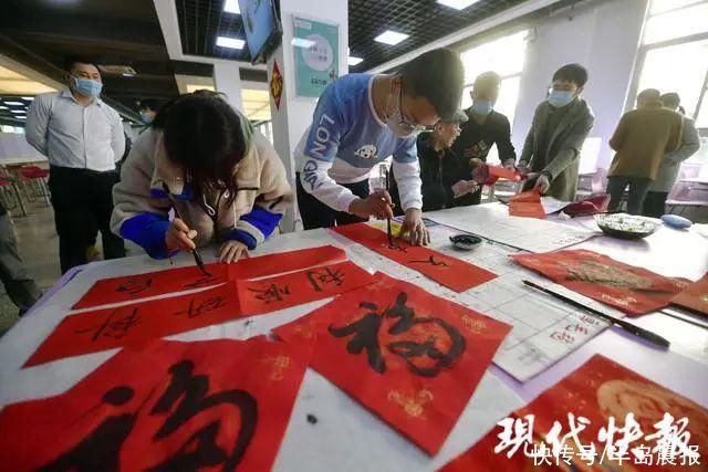 把“研究对象”做成饺子馅，大学生这顿饭年味足