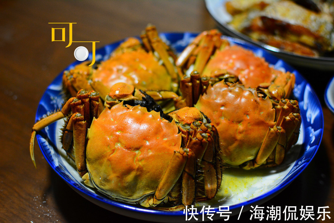 木耳|晚餐加餐,4个大闸蟹56元,再加两荤两素,特殊时期真够丰盛