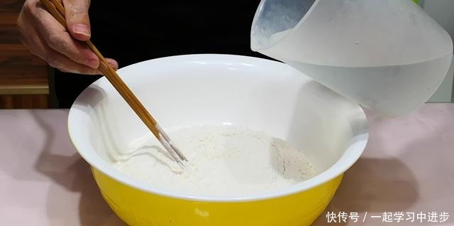 和面时,为什么要加入植物油做了30年面食的丈母娘有4个原因