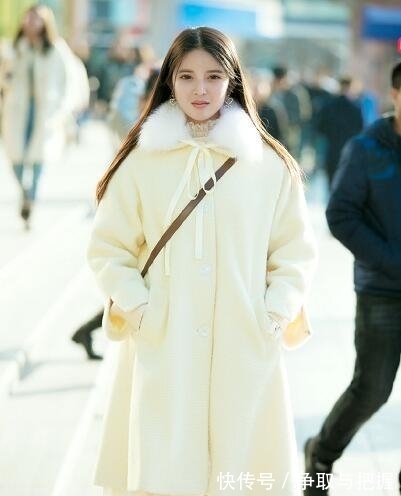 淡蓝色 秋冬穿搭,颜色搭配很重要!这几种常见颜色的搭配实用又好看!