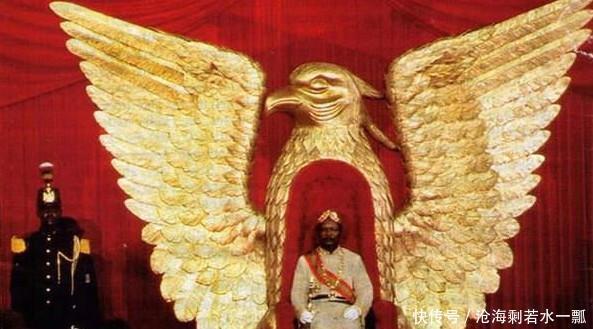 恶魔|他是吃人的恶魔,却自诩为中非拿破仑,最后被囚禁一生