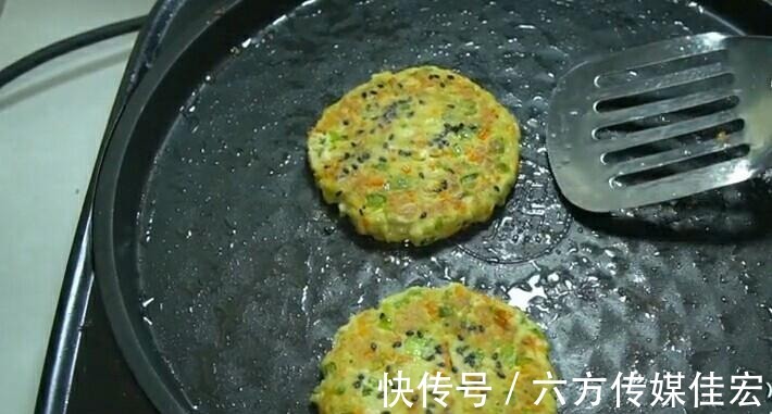 电饼铛|豆腐做的比肉还好吃, 一拌一煎六七个饼, 吃货福利来袭!
