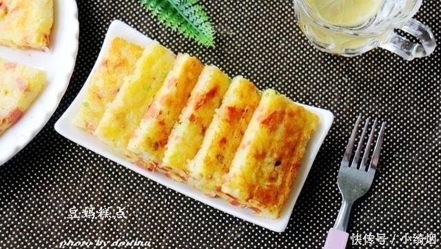 从准备到开吃,5分钟足够,这早餐饼营养全,我家一周至少做2次