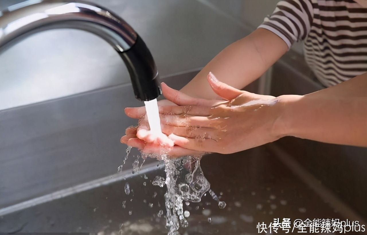 水泡|4岁娃掉入170度油锅,奶奶3步救下孩子,医生:比我内行