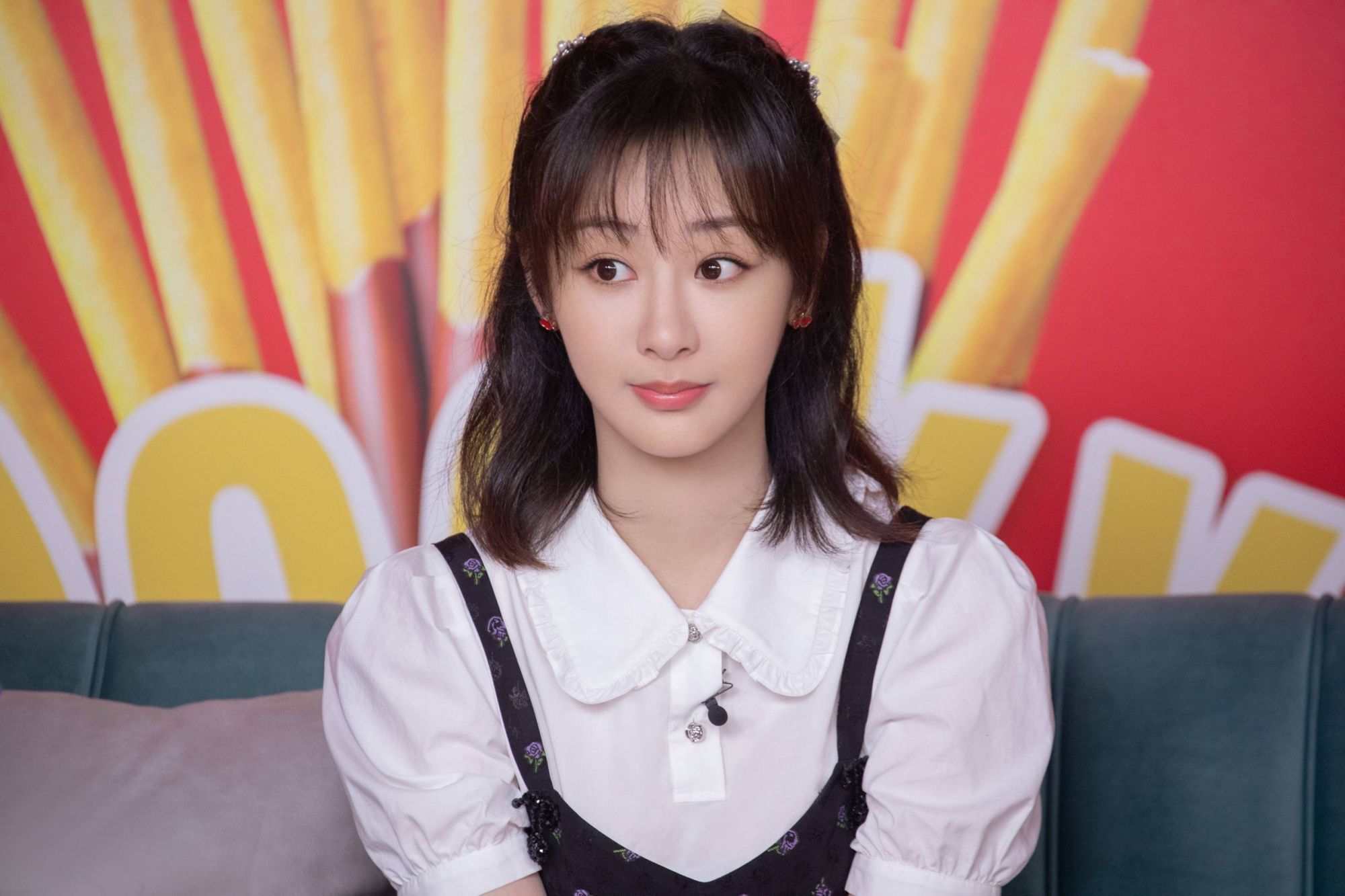 邱瑩瑩|黃子韜給楊紫整害羞了, 脫口而出兩個字, 誰注意蔣欣說了啥?