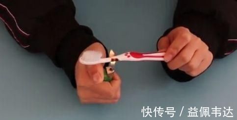 牙刷|旧牙刷别再扔了，用打火机烧一烧，功能很强大，学会受用一生！